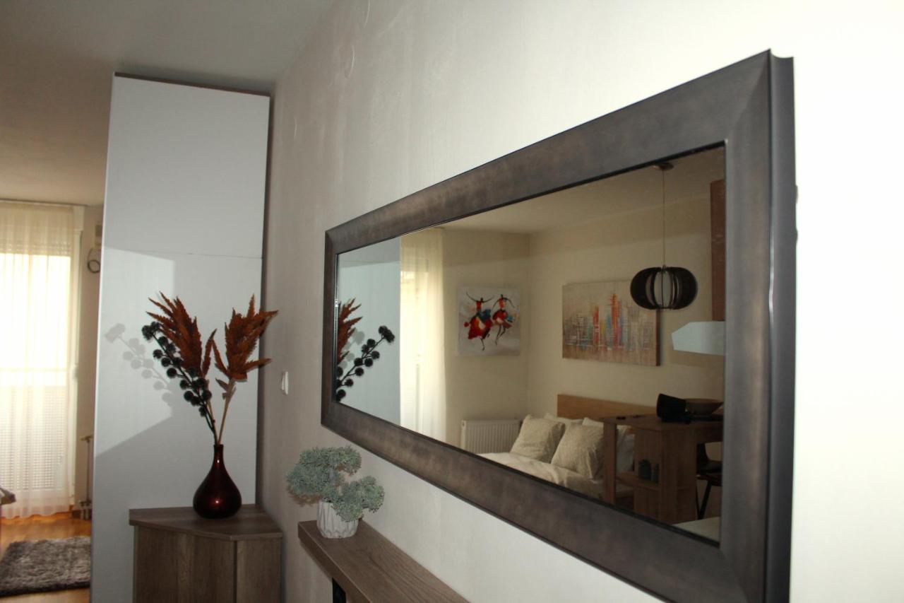 Downtown Apartment Novi Sad Buitenkant foto