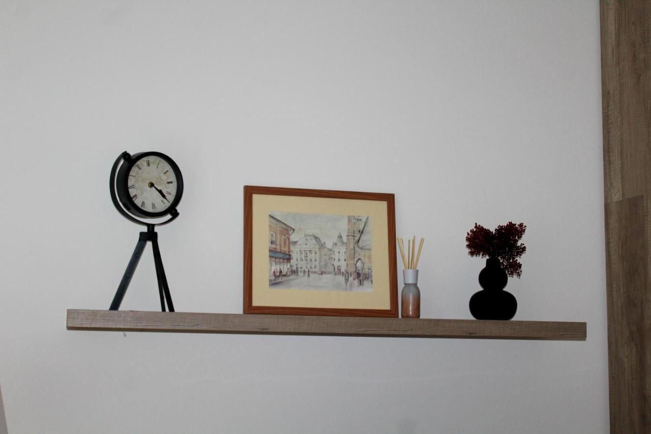 Downtown Apartment Novi Sad Buitenkant foto